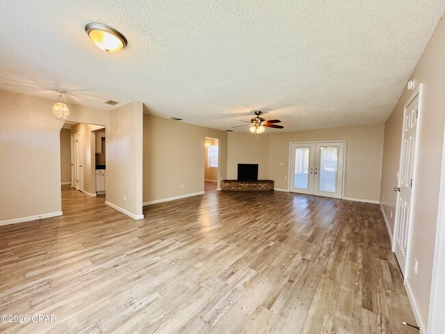 Building Photo - 163 Lauren Ln