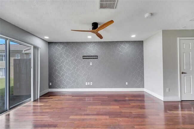 Building Photo - 200 Sterling Springs Ln