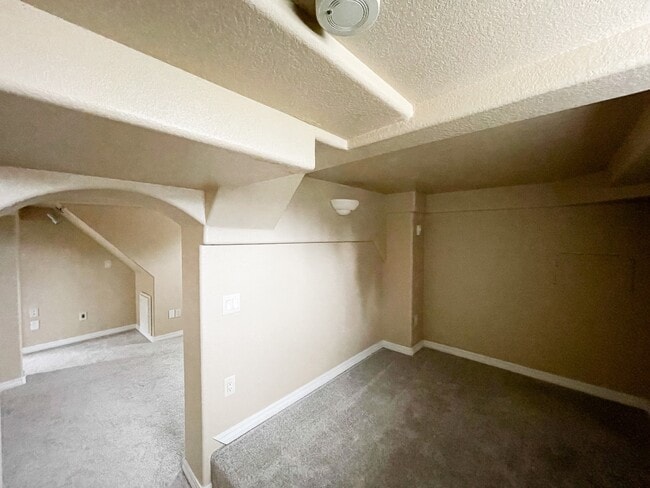 Building Photo - 9905 NE 46th Ct