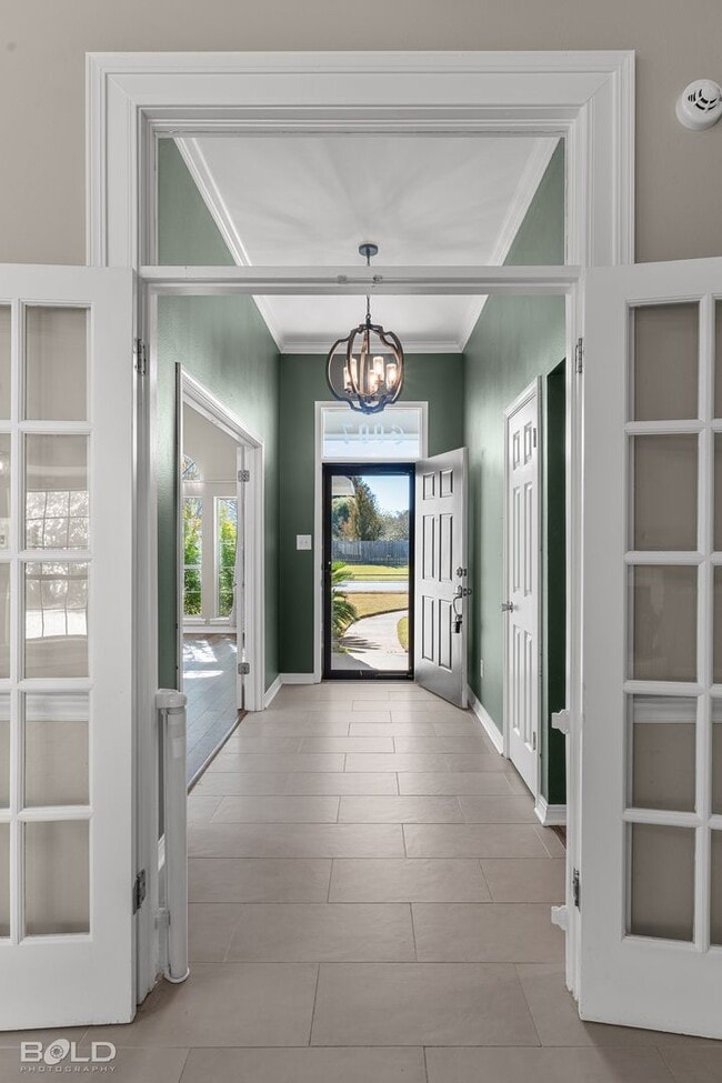 Building Photo - Check Out this 4 bed 2 bath