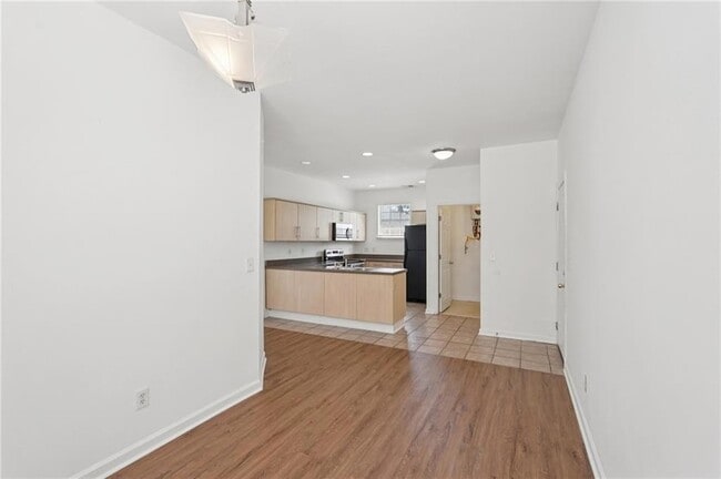 Building Photo - 2596 Bates St SE