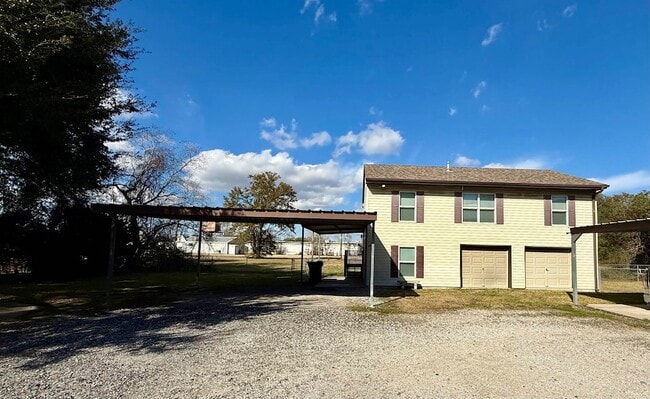 Building Photo - 249 Kibbe Ave