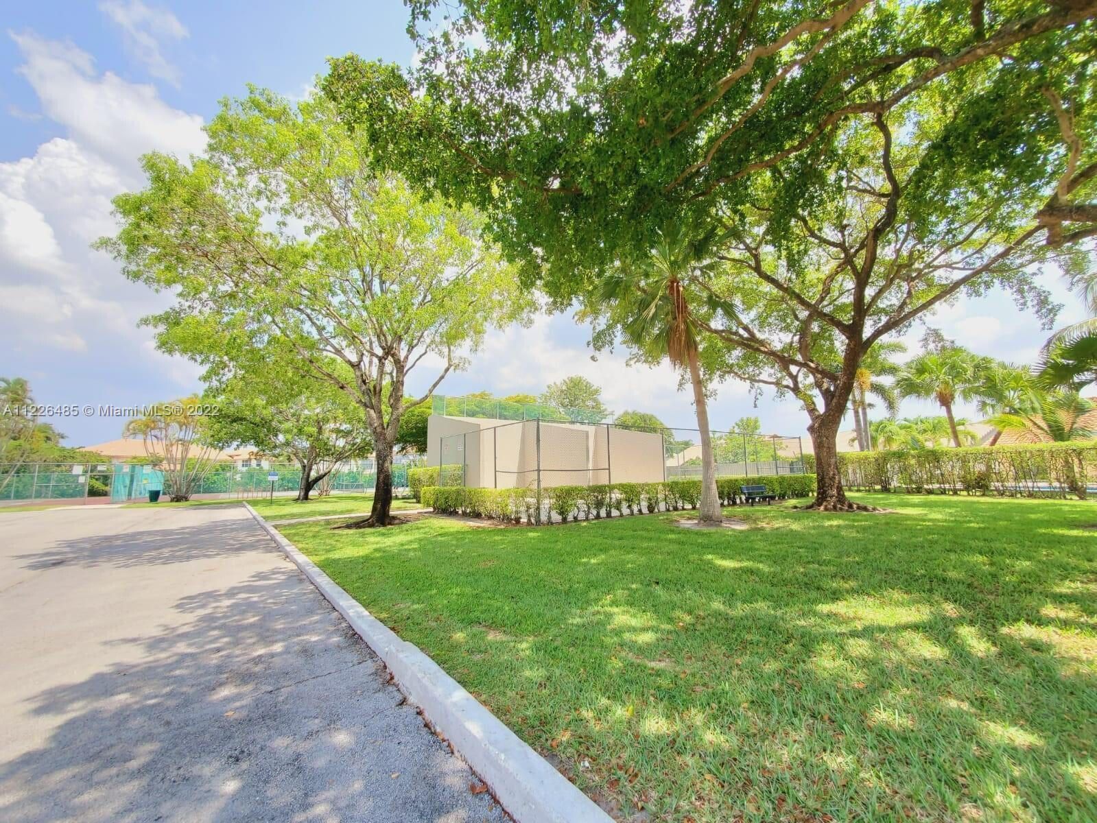 Building Photo - 9775 Sun Pointe Dr