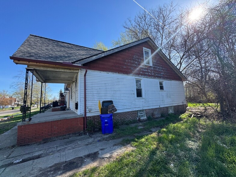 Building Photo - 15447 Griggs St