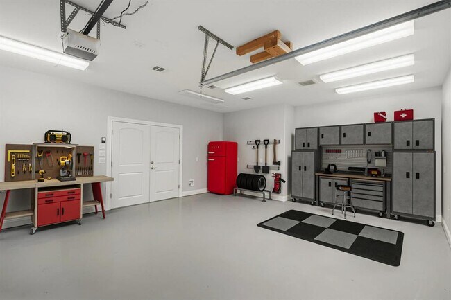 Building Photo - 17813 Kingfisher Ridge Dr