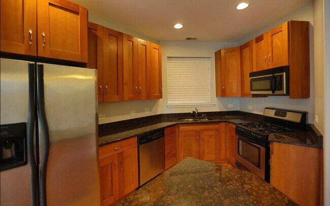 Building Photo - 2339 N Albany Ave