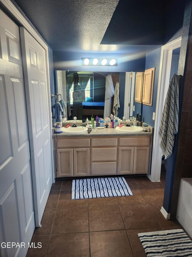 Building Photo - 3281 Emerald Point Dr