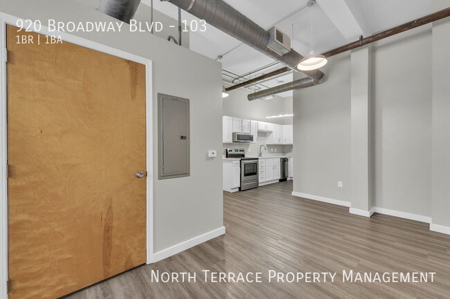 Building Photo - Stylish Urban Living Awaits at Jewell Loft...