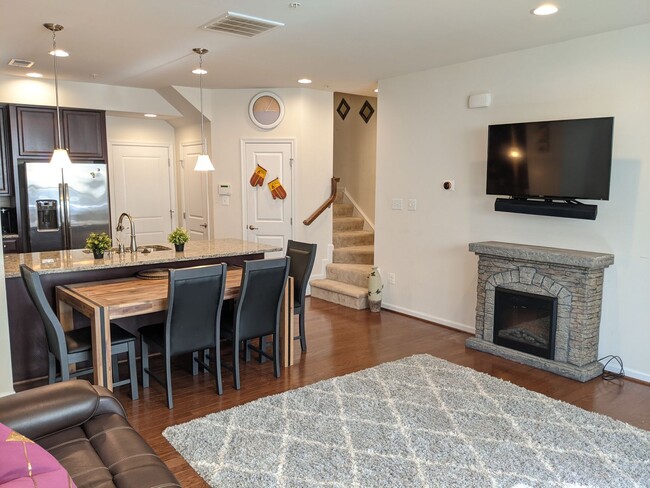 Building Photo - Bottom level (two story) *END UNIT* condo ...