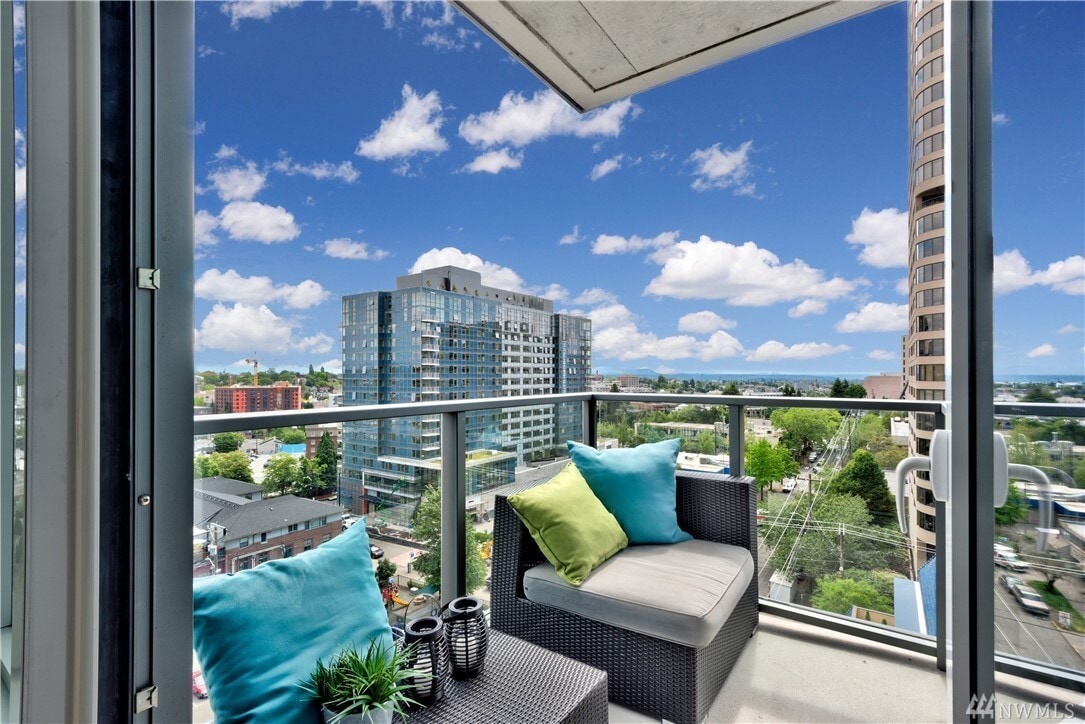 Building Photo - 1321 Seneca St