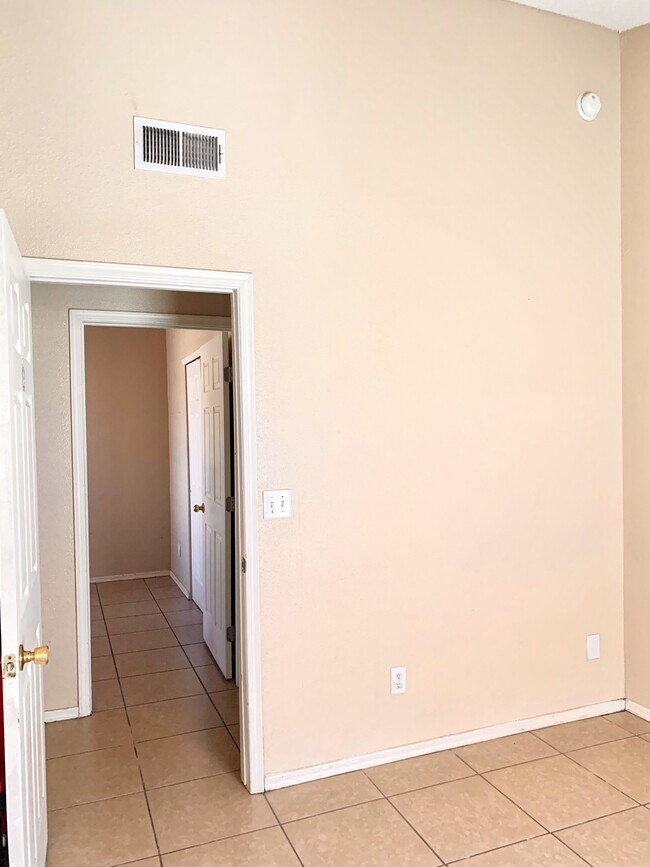 Building Photo - 7504 Howard St