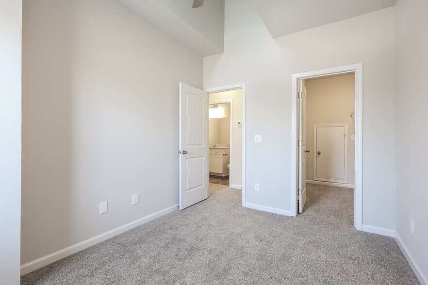 Building Photo - 207 Riley Cir