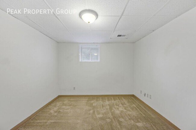 Building Photo - 28 E Hollister St