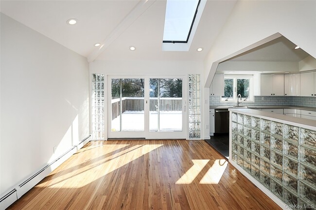 Building Photo - 118 Birchwood Park Dr