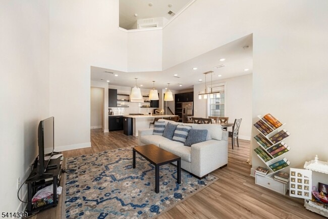 Building Photo - 707 Station Rd