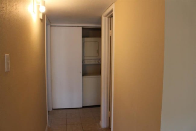 Building Photo - 16111 Aspenglen Dr