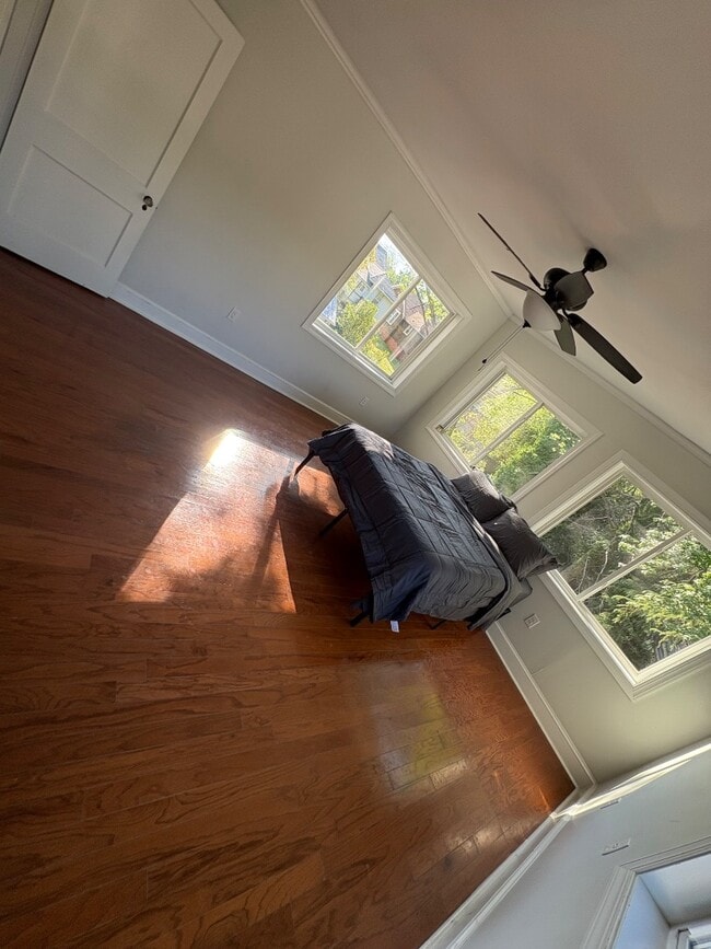 Building Photo - 447 Avondale Dr