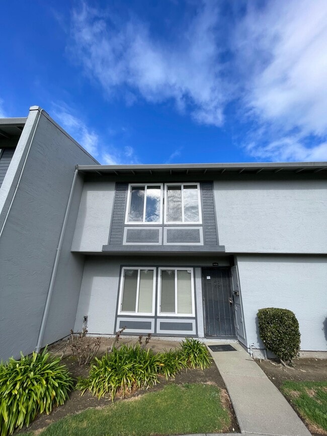 Building Photo - 34591 Bluestone Cmn