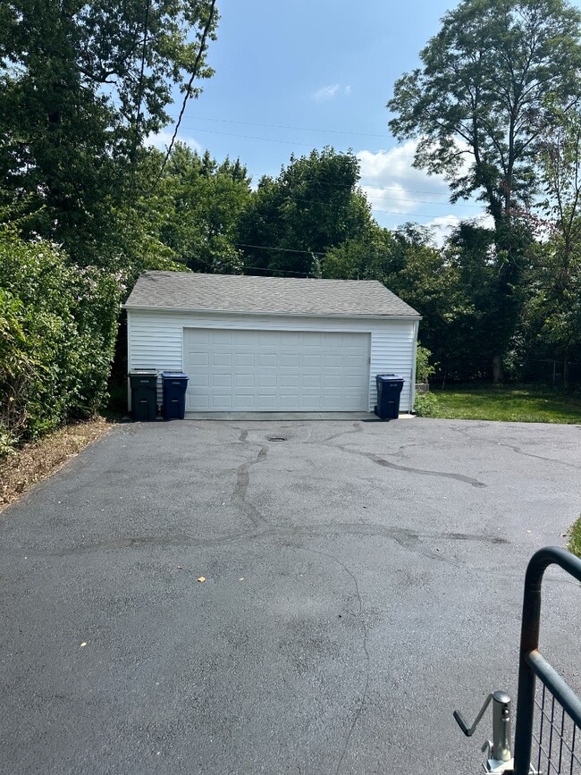 Building Photo - 2407 Woodmere Dr