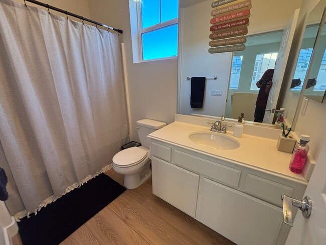 Building Photo - Beautiful 3-Bedroom Home with Loft and Ful...