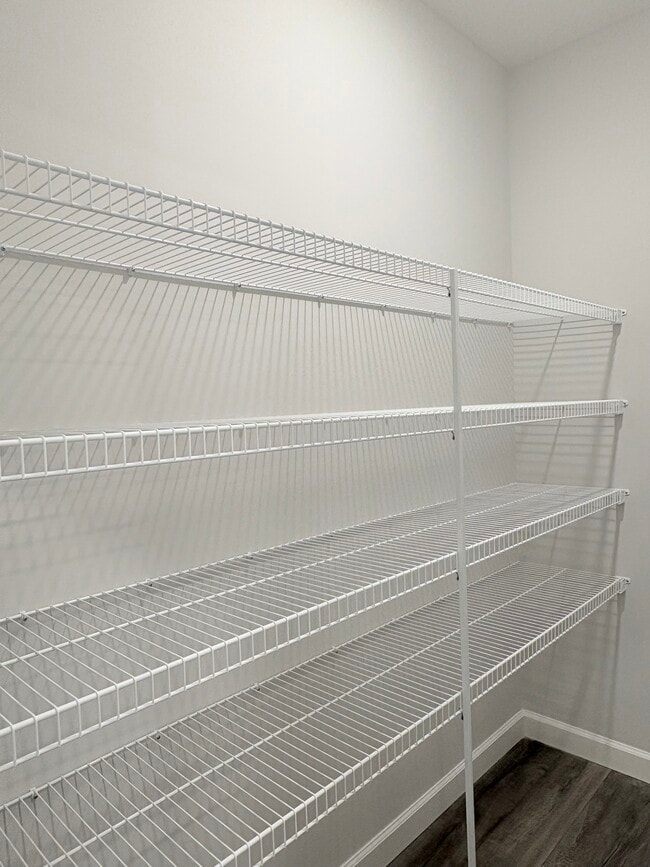 Building Photo - 870 Rodeo Ln