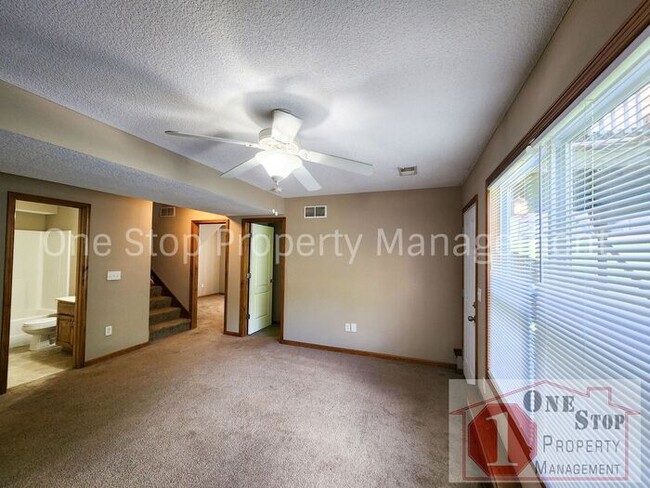 Building Photo - 3-Bedroom, 2.5-Bathroom home in Independence