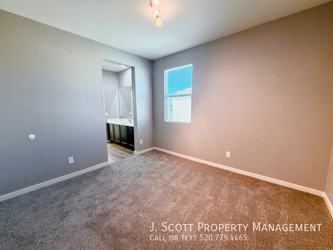 Building Photo - 1270 Carlsbad Dr