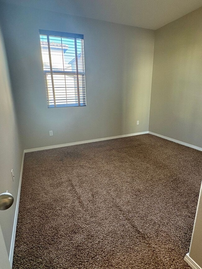 Building Photo - Tri-Level Condo within Walking Distance to...