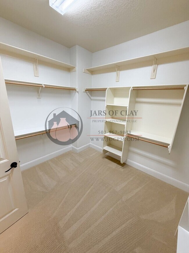 Building Photo - Luxurious Woodburn Residence | Main-Floor Primary Suite & Butler's Pantry