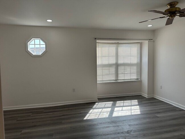 Building Photo - 6212 Spring Knoll Dr