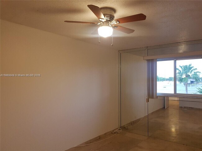 Building Photo - 253 S Cypress Rd