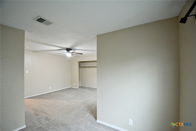 Building Photo - 744 Pinehurst Dr