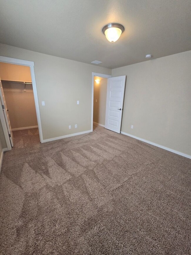 Building Photo - Ranch home with main floor master, 4 bed 3 bath Ranch home in Frederick