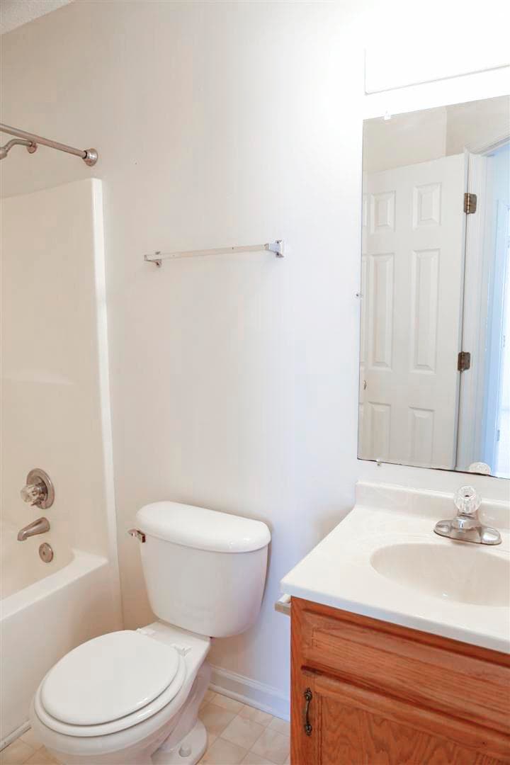Building Photo - 121 W Ivybridge Dr