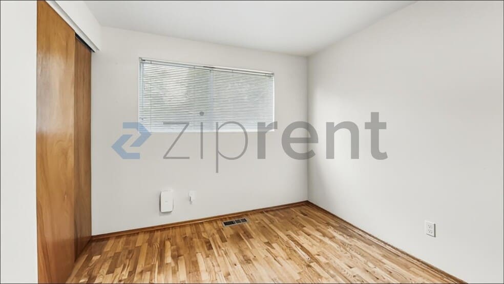 Building Photo - Unit