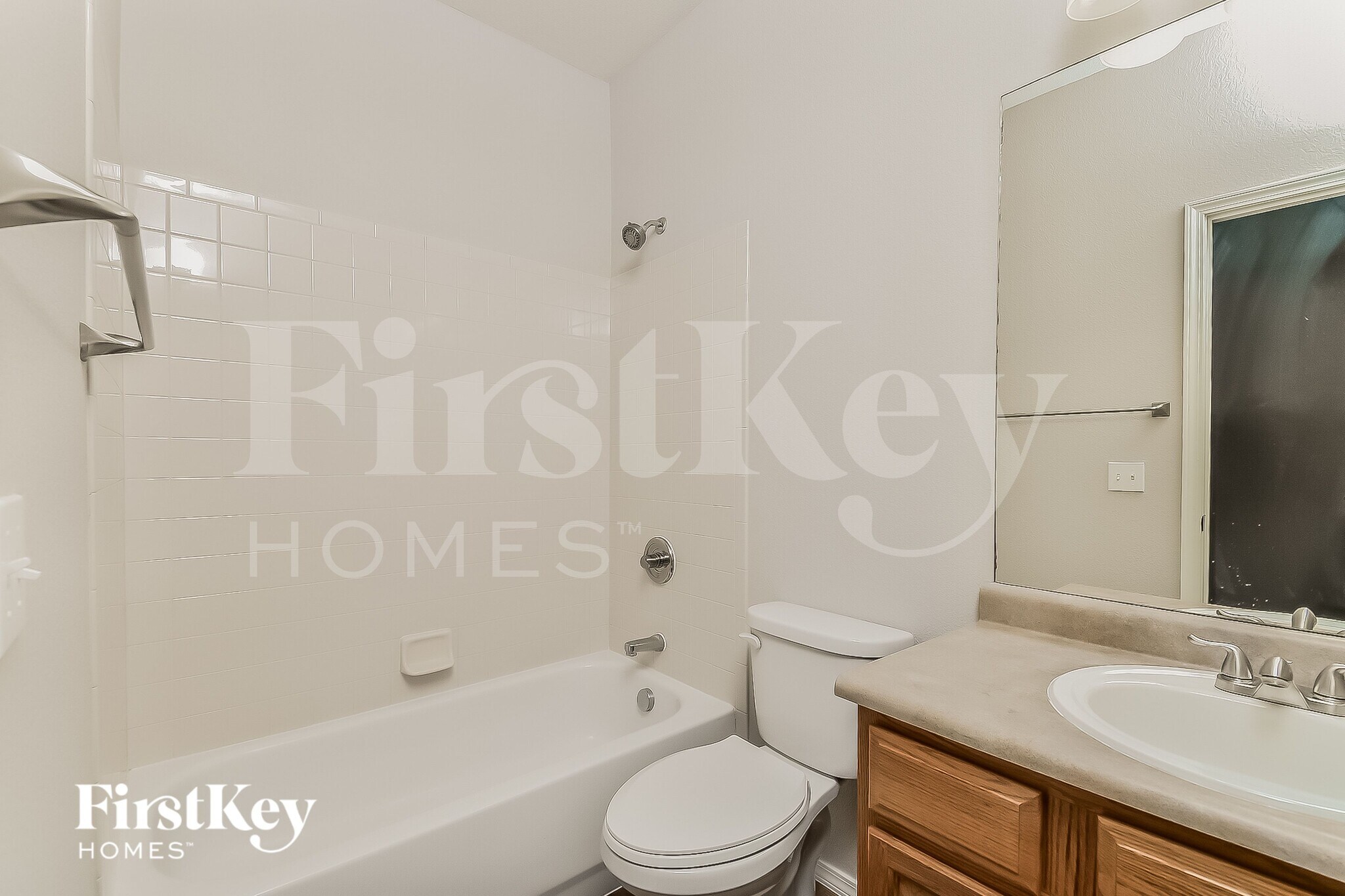 Building Photo - 10116 Kings Canyon Dr