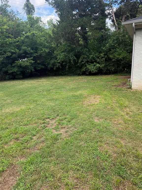Building Photo - 1215 Westlawn Dr