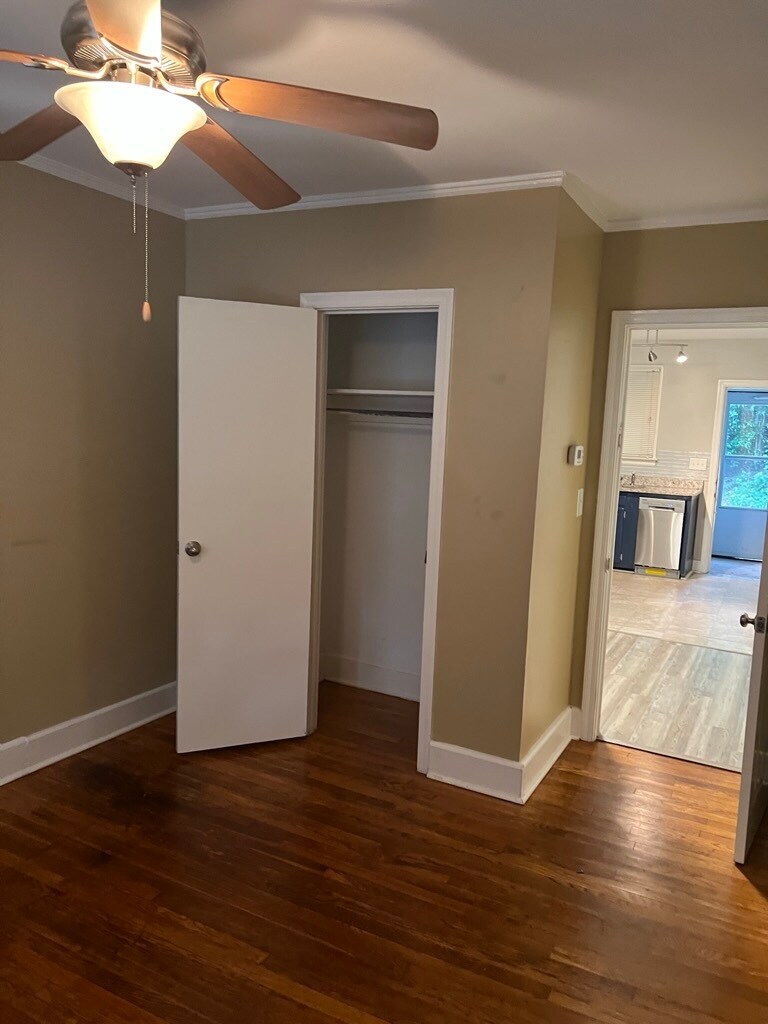 Building Photo - 3413 Rosewood Dr