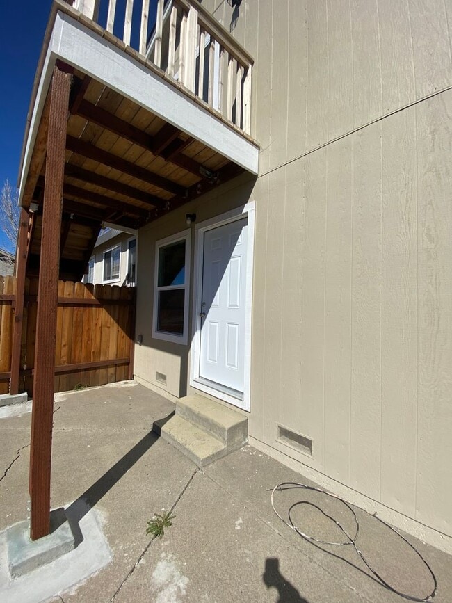 Building Photo - Spacious 2 Bed 2 Bath PG&E & Water Included~
