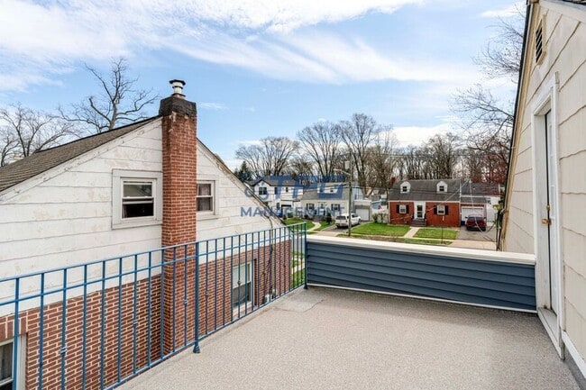 Building Photo - 413 E 7th Ave