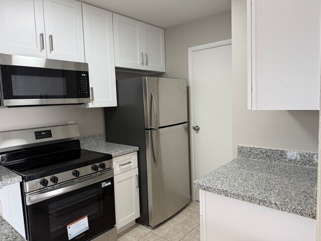 Building Photo - 13902 Buckingham Dr