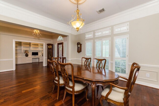 Building Photo - 4915 Keneshaw St