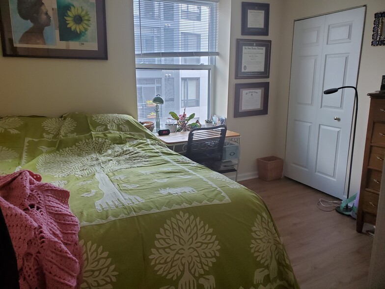 Bedroom 1 - 1436 Meridian Plz NW