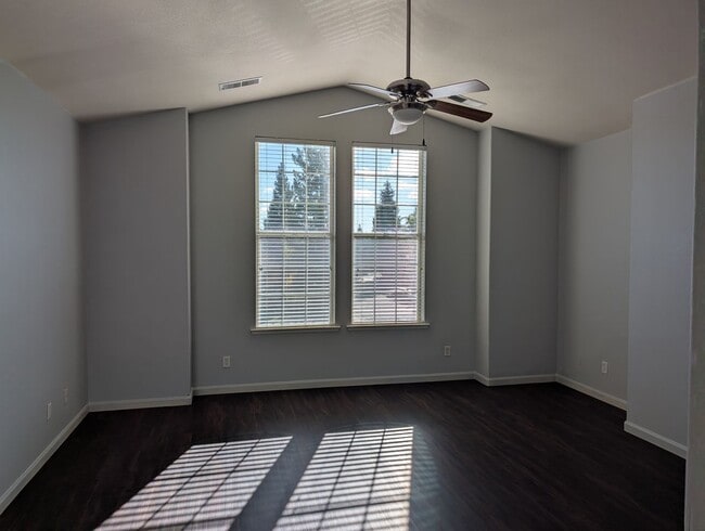 Building Photo - Nice 2 story home with lots of space, close to Fugman Elementary, Copper River and Woodward Park.