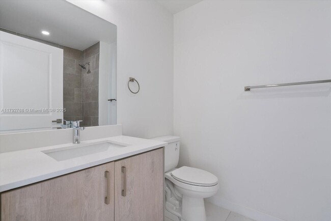Building Photo - 420 SW 7th Ave