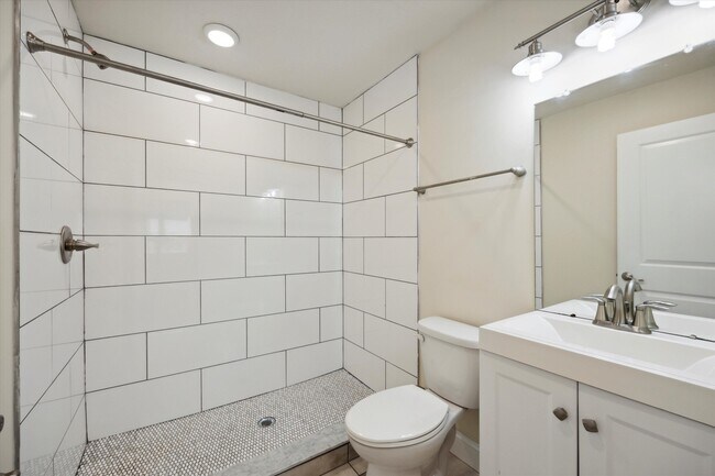 Building Photo - 1825 N Bouvier St