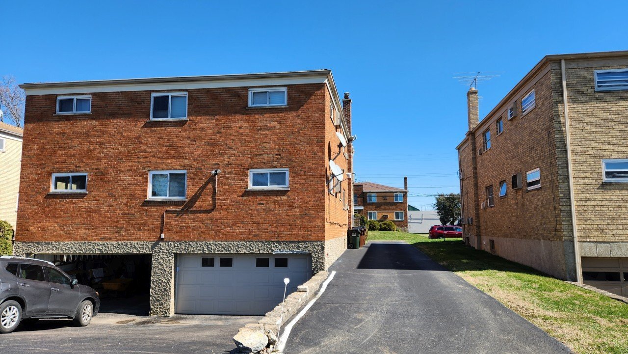 Building Photo - 8543 Cottonwood Dr