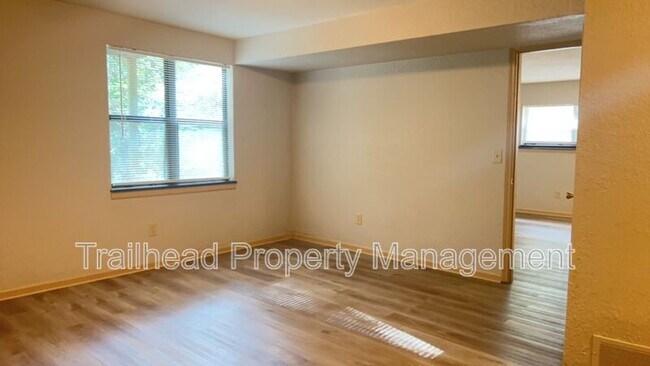 Building Photo - 8213 N Everton Ave