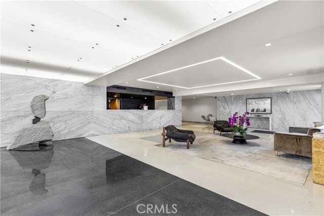 Building Photo - 818 N Doheny Dr