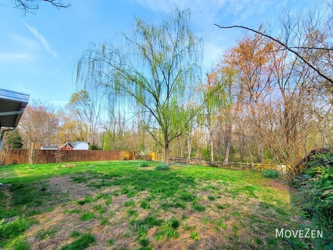 Building Photo - 3004 Bardwell Rd